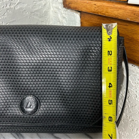 Vintage Liz Claiborne | 80’s Leather Navy Shoulder Bag - Picture 13 of 16